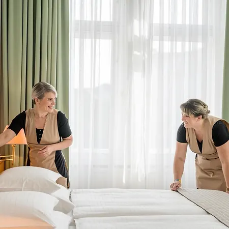 Western Moran 4* Prague
